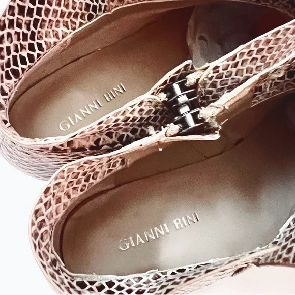 Gianni Bini Light Tan Snakeskin Ankle Booties Womens 8 Low Heel Boots - Picture 9 of 14